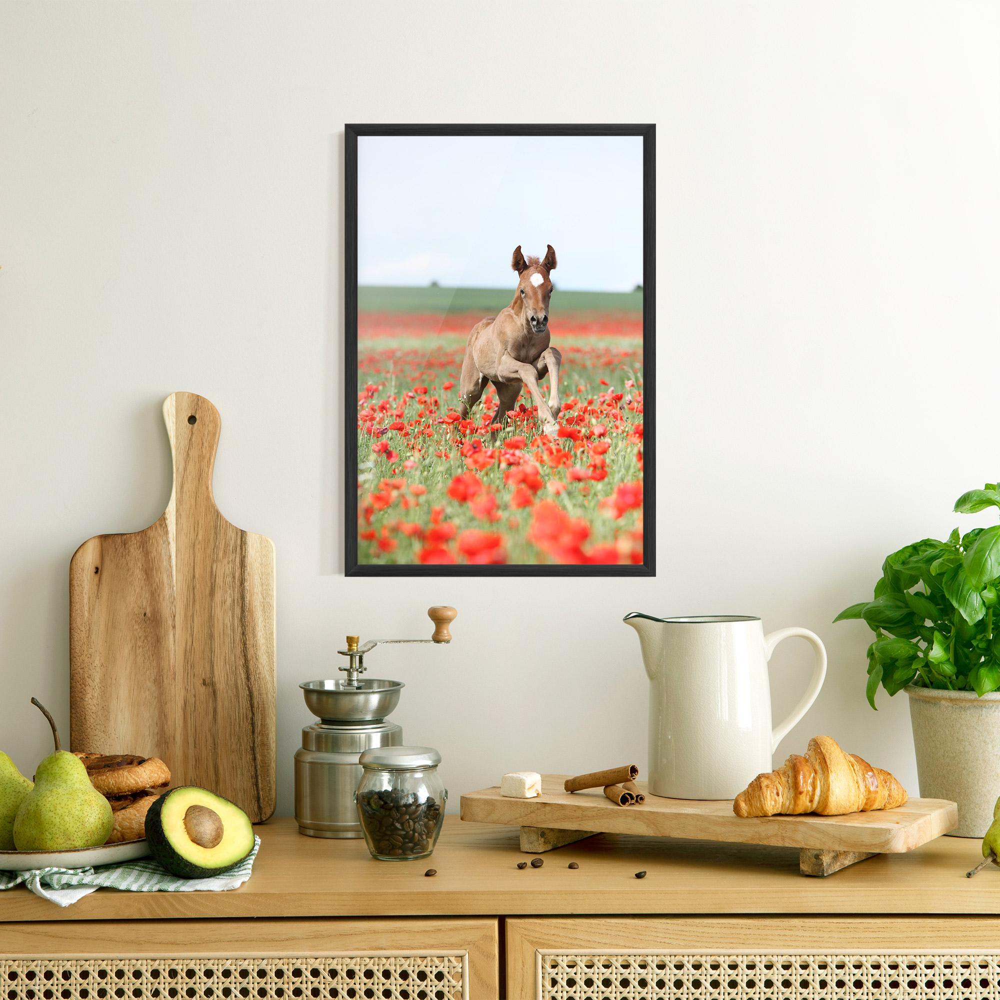 Gerahmte Poster Red Flowers Horse mockup 8