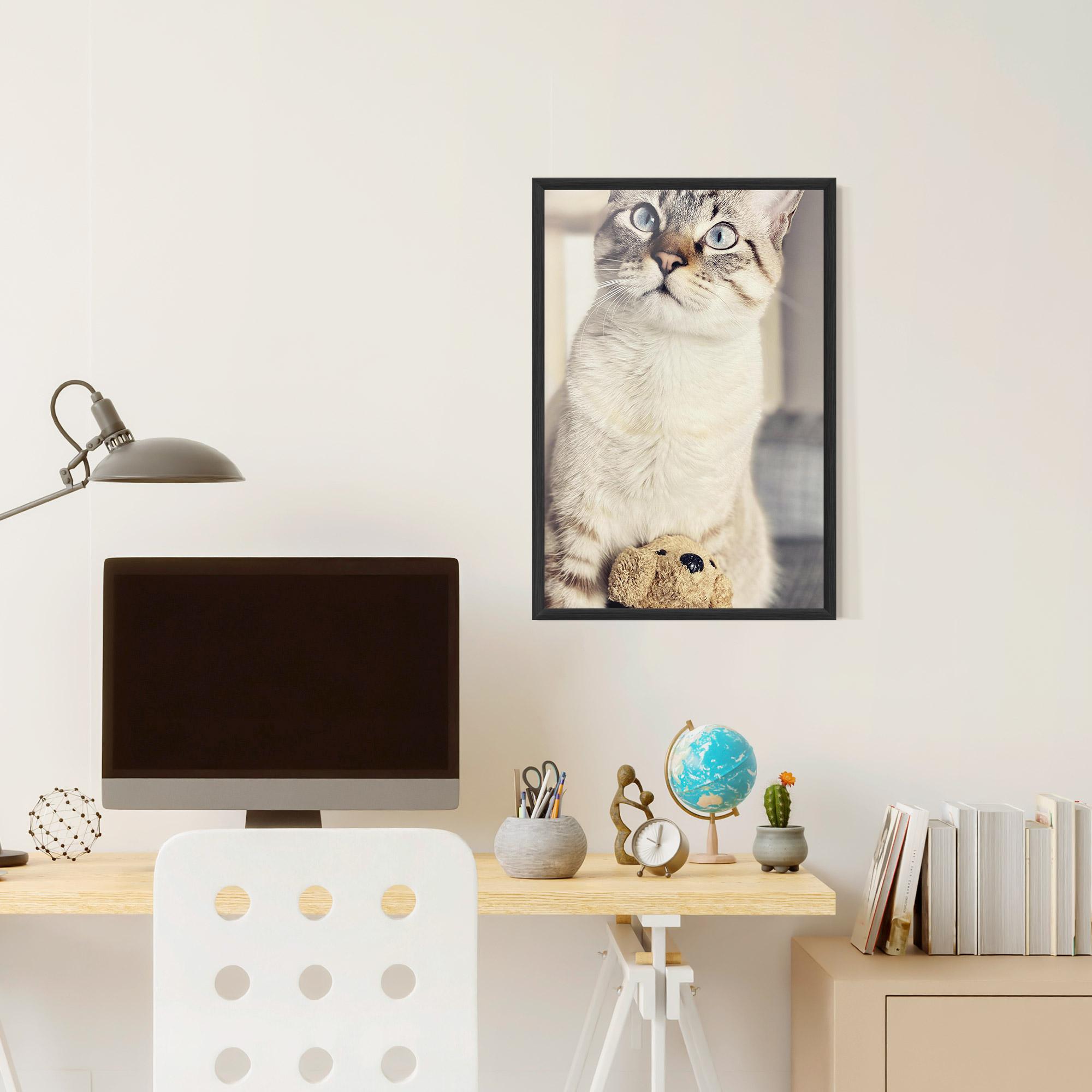 Gerahmte Poster Pretty Blue Eyes Cat mockup 6