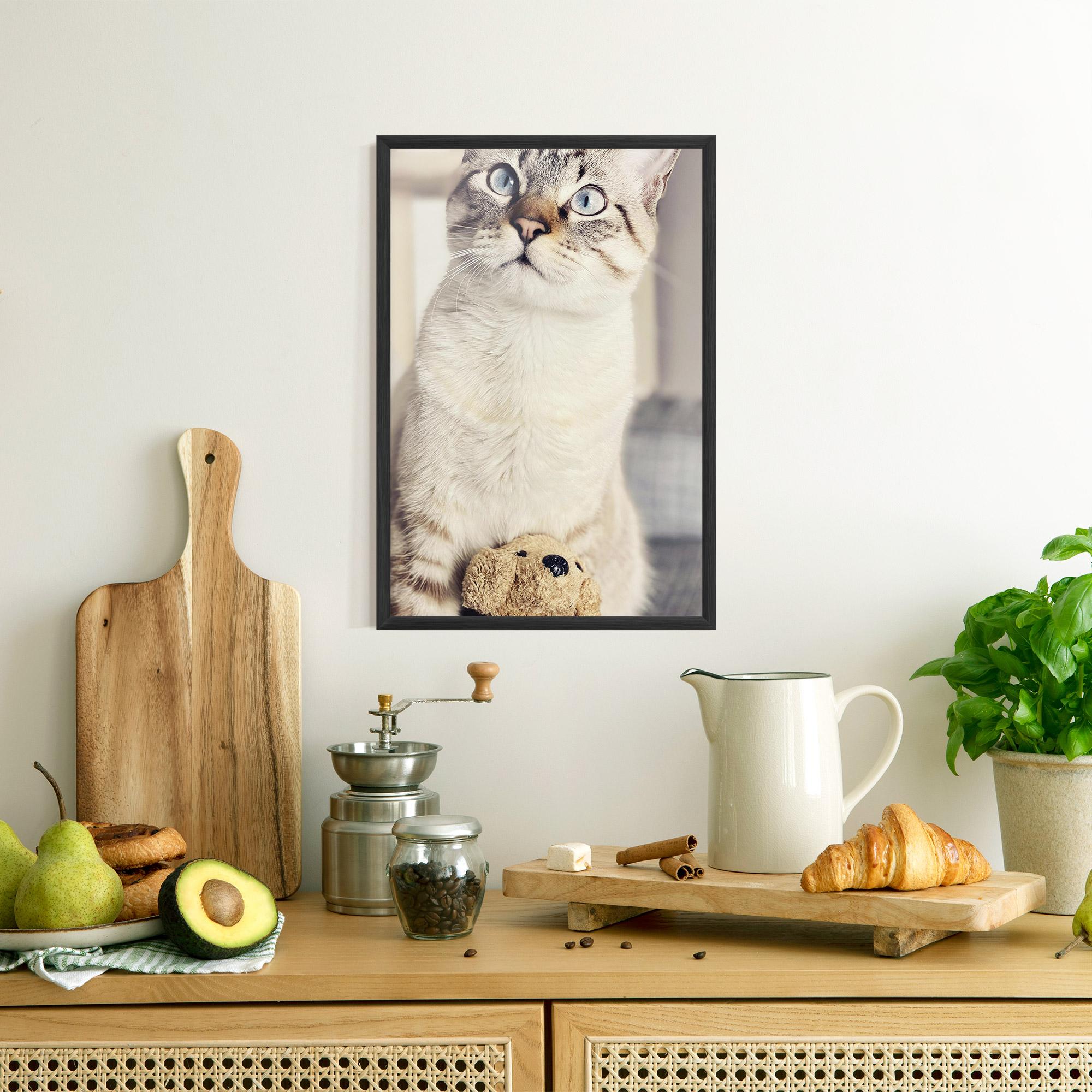 Gerahmte Poster Pretty Blue Eyes Cat mockup 8