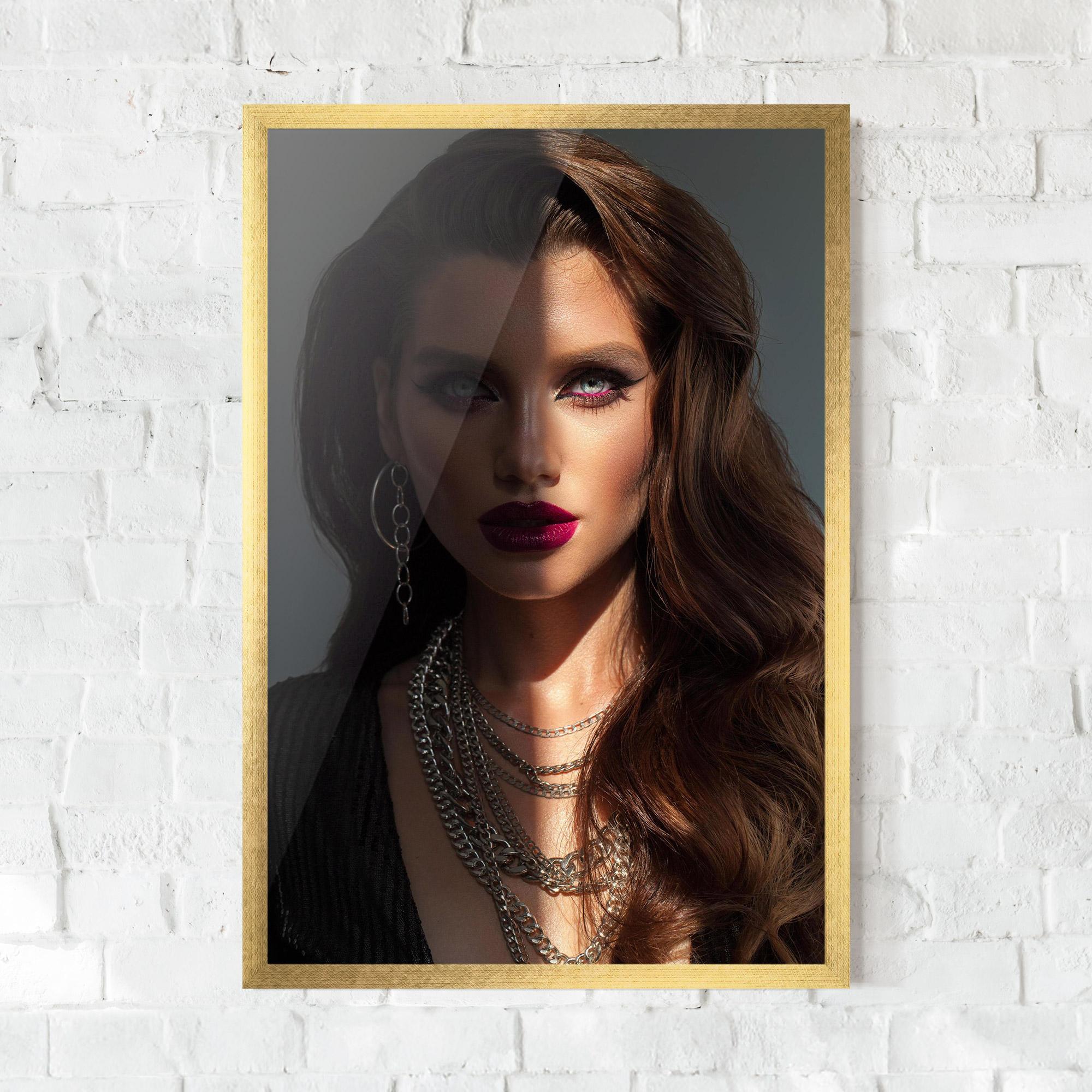 Gerahmte Poster Model Makeup mockup 0