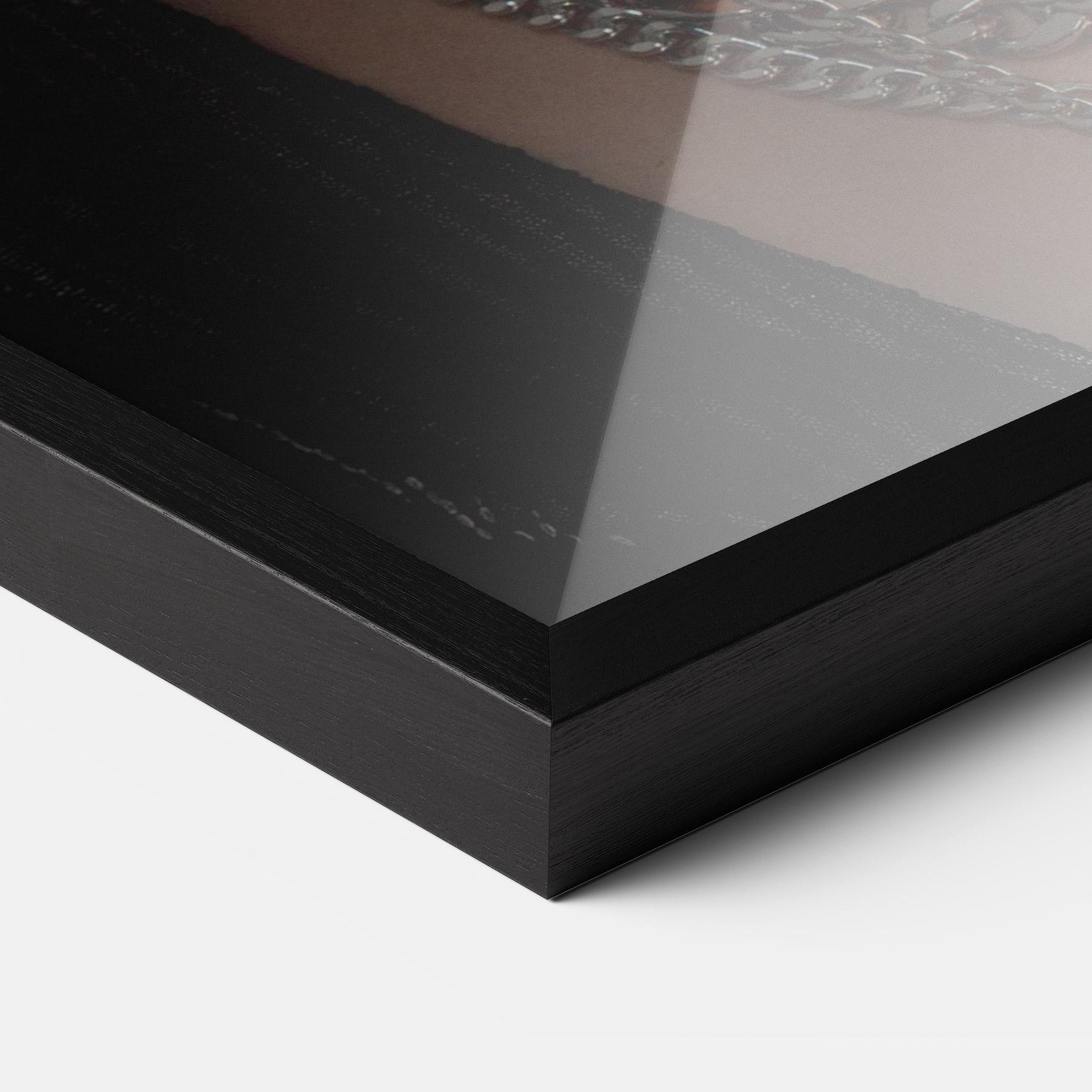 Gerahmte Poster Model Makeup mockup 3