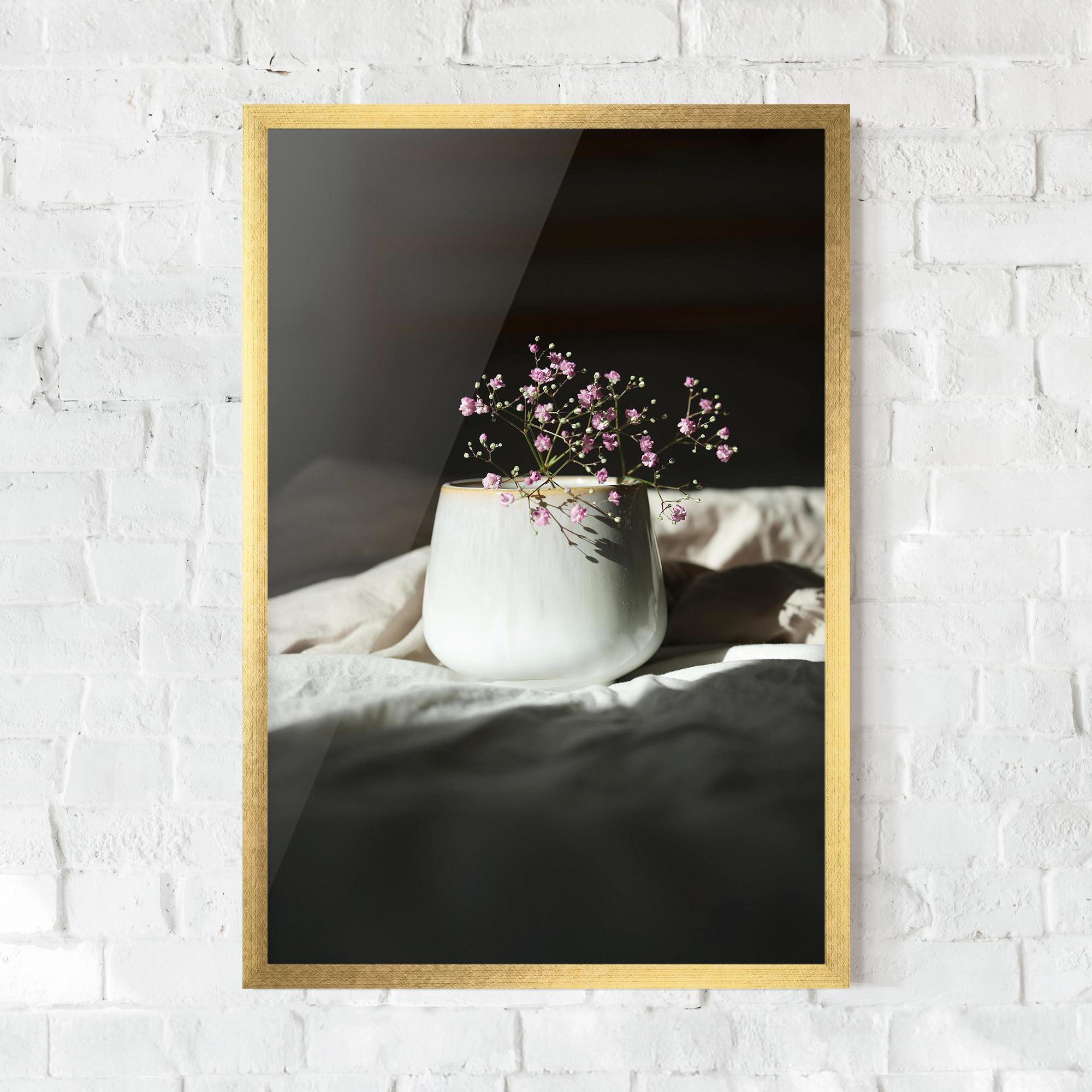 Gerahmte Poster Tiny Purple Pant Vase mockup 0