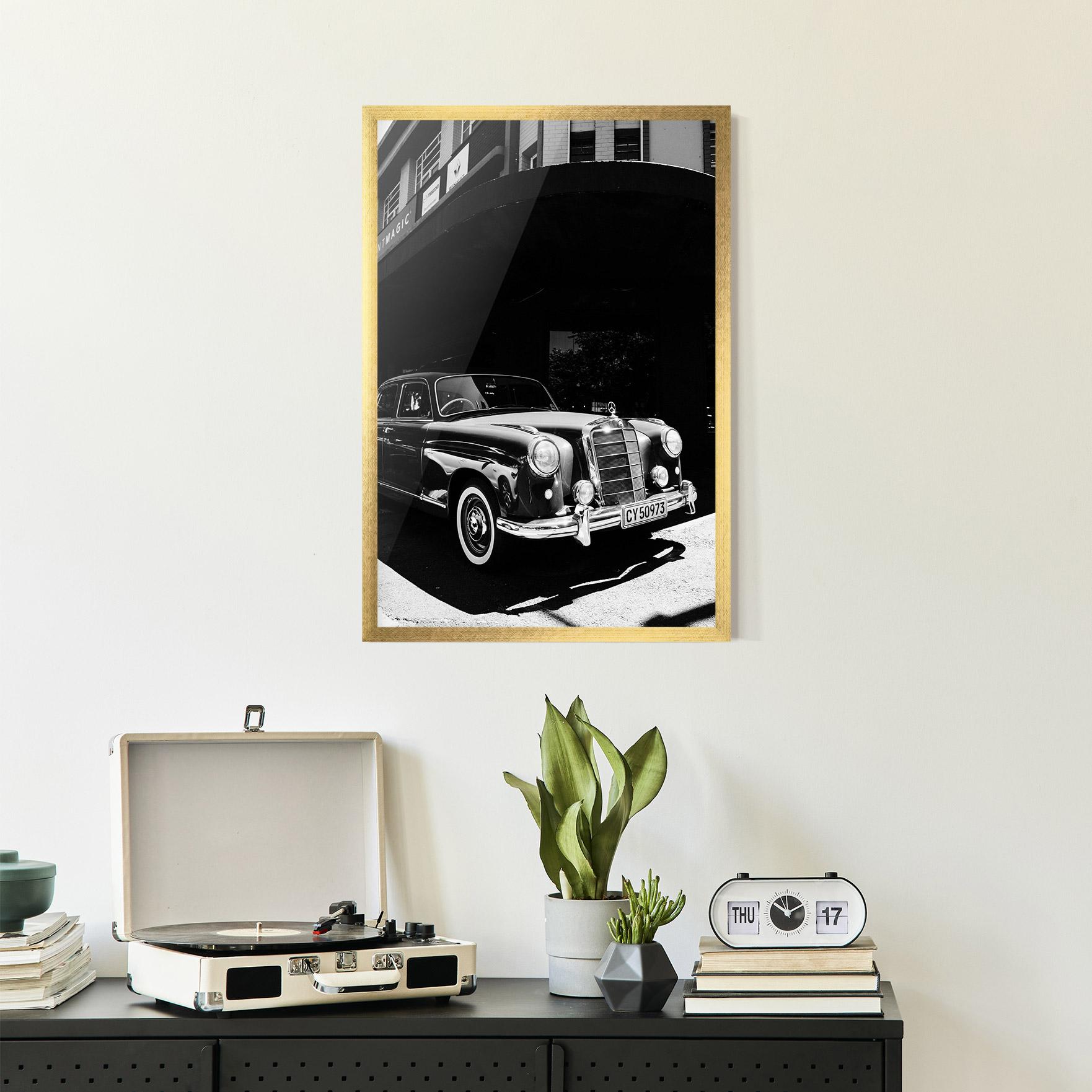 Gerahmte Poster Old Black Car mockup 2