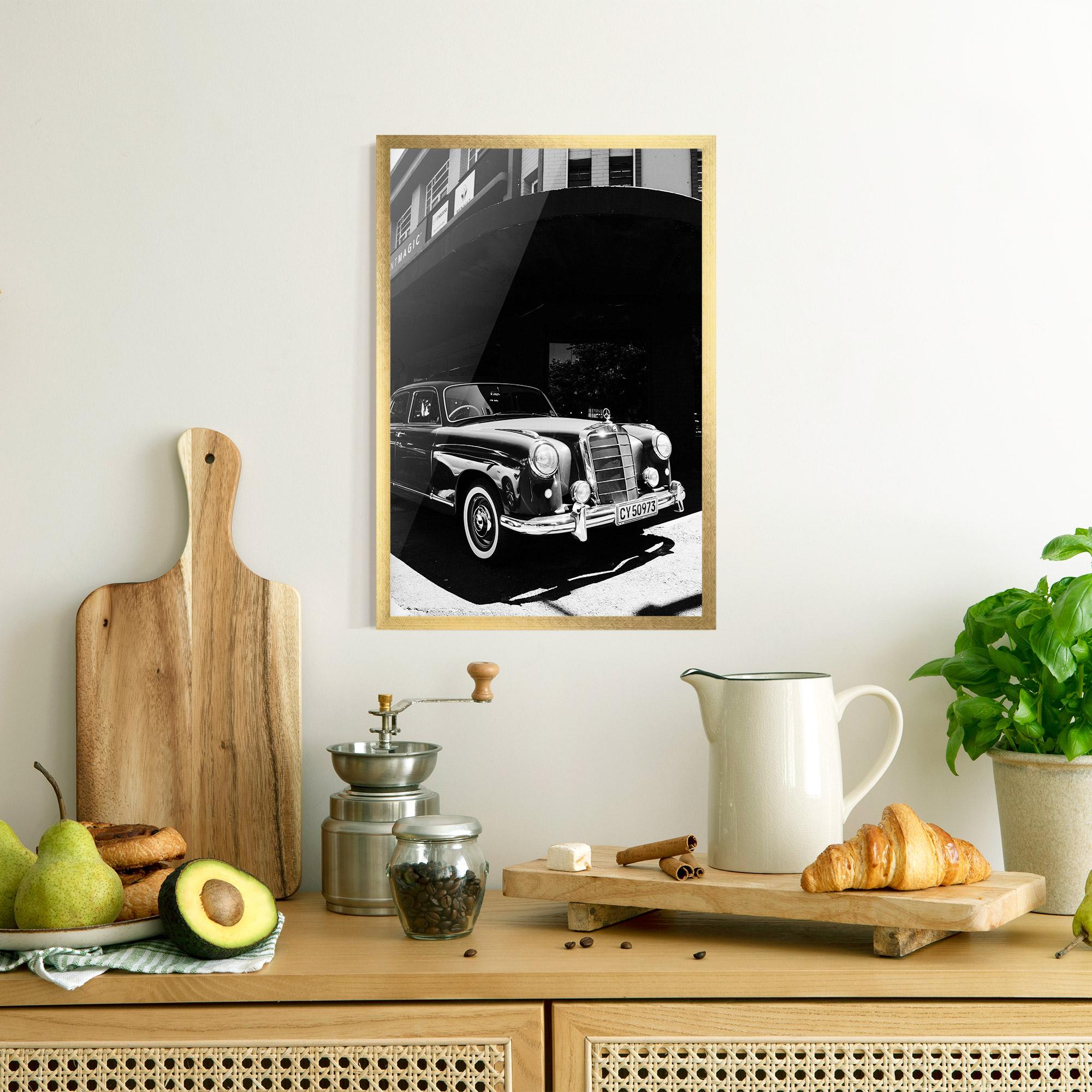Gerahmte Poster Old Black Car mockup 8