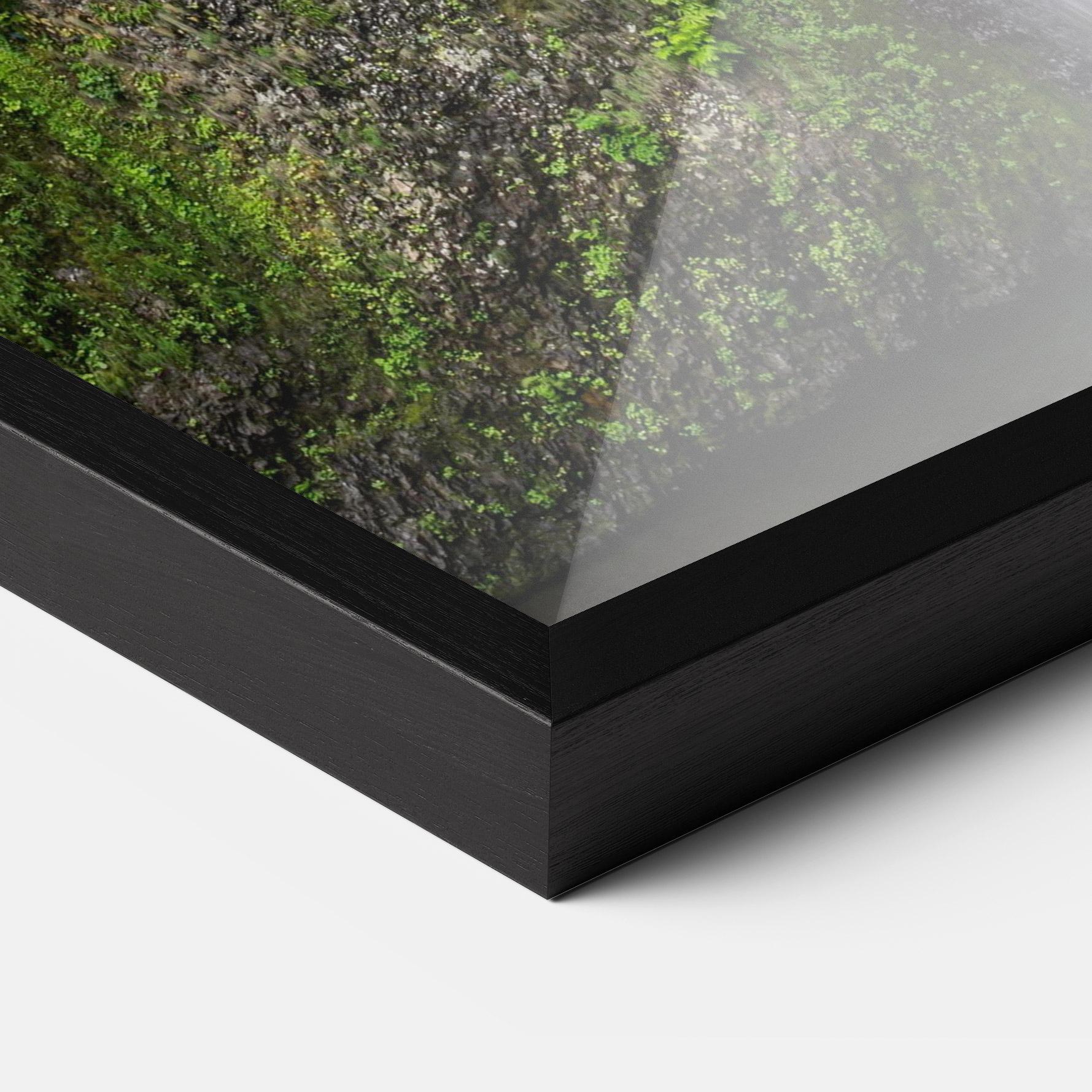 Gerahmte Poster Green Leaves Bridge View mockup 3