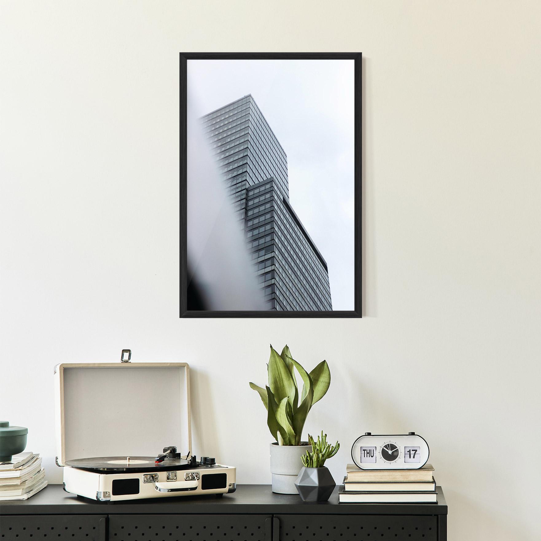 Gerahmte Poster Grey White Building mockup 2